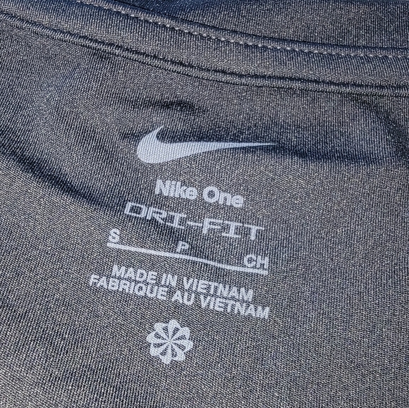 Nike Black Fitted Dri-Fit Long Sleeve Crop Top Size Small - Picture 5 of 12